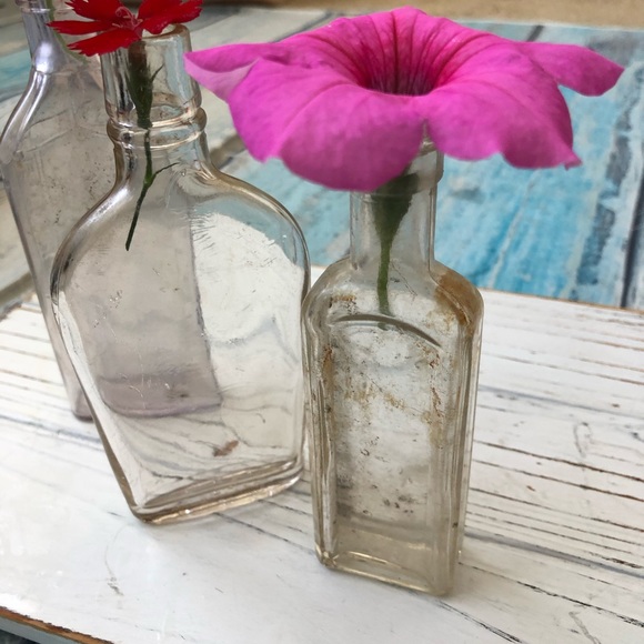 Lot of 3 vintage glass bottles - Picture 3 of 8